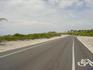 [iero] Sur tout le Nord Est de l'atoll, c'est à dire depuis Rotoava (le village) jusqu'à la maison de Gaston Flosse, il y a une superbe route, avec des pistes cyclables de chaque coté, des arrets de bus.. Bon, il faut juste oublier qu'il ne passe qu'une dizaine de voitures par jour :-)