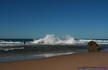 [iero] Les vagues se brisent devant les pecheurs.