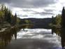 [iero] Un lac perdu dans la forêt, à deux collines du fjord.