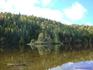 [iero] Un ilot au milieu d'un lac.
