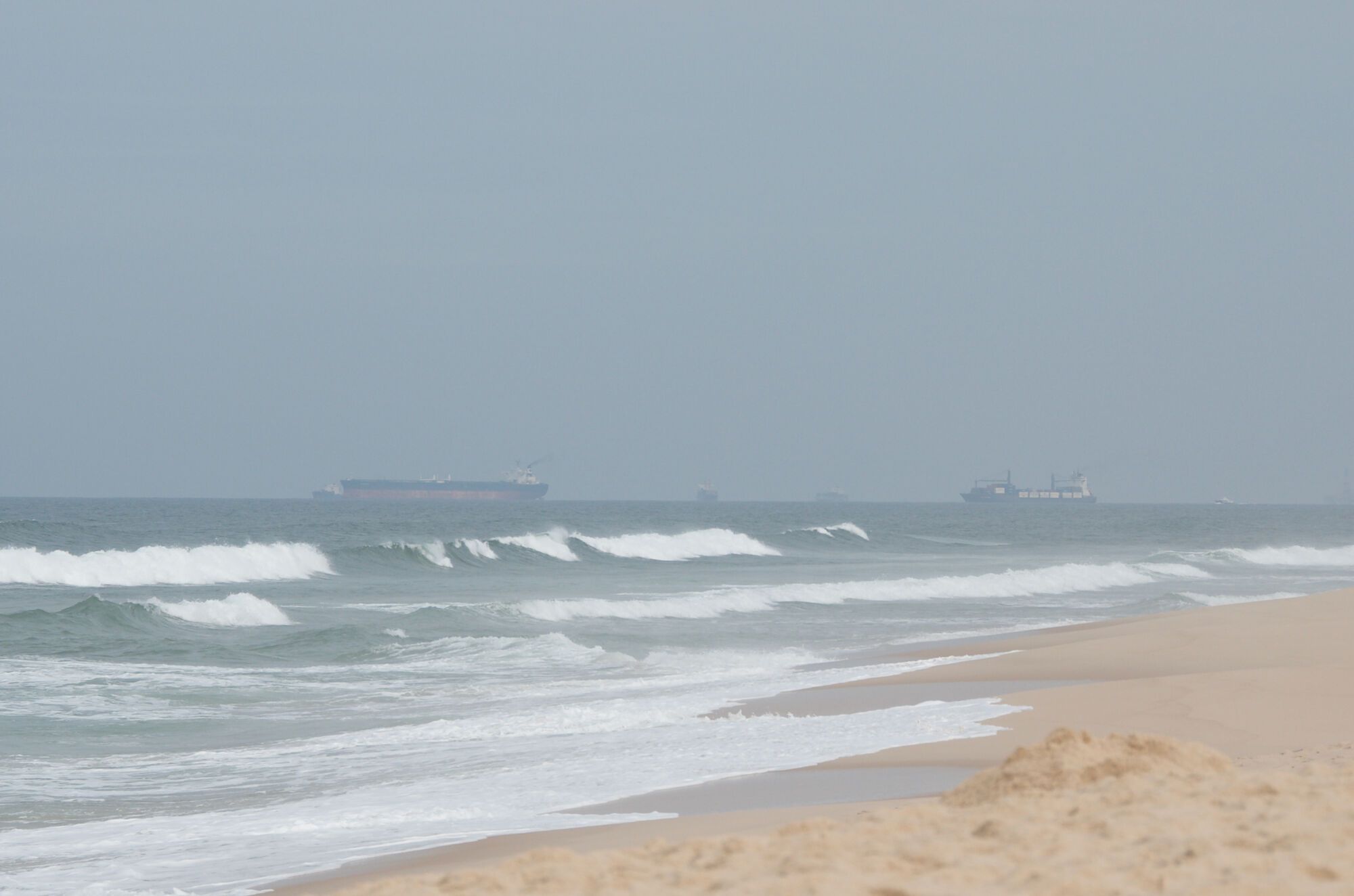 Des tankers aux vagues