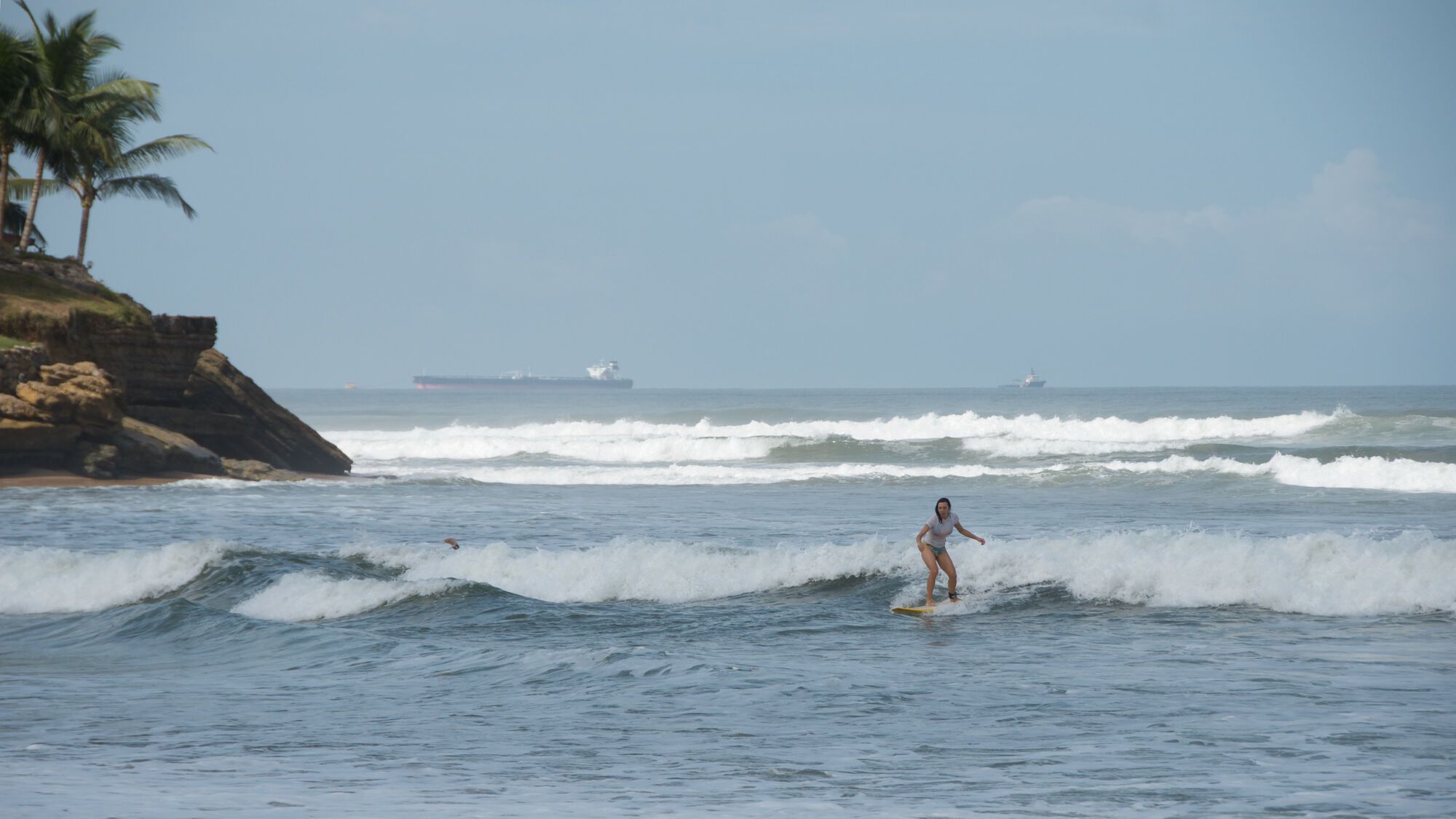 Gros bateaux et petites vagues