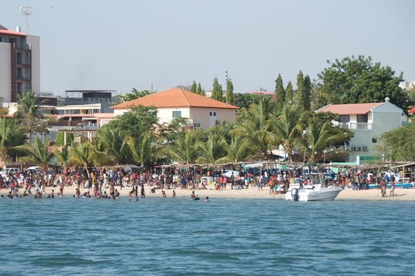 Sur la plage de Corimba