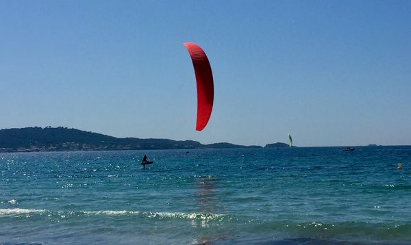 Kites, foils, et canadairs